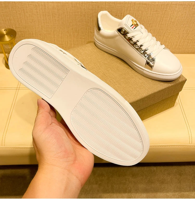 High-quality Men's Casual Shoes with Exquisite Embroidery, Anti-slip and Wear-resistant, Street Fashion Handcrafted Leathershoes