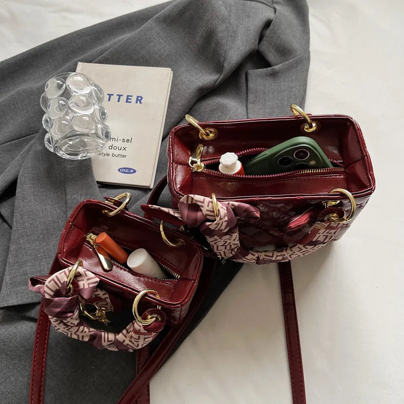 Street Trend Commuter Women's Shoulder Bag Retro Diamond Grid Design Small Tote Casual Handbag Soft PU Material Zipper Closure