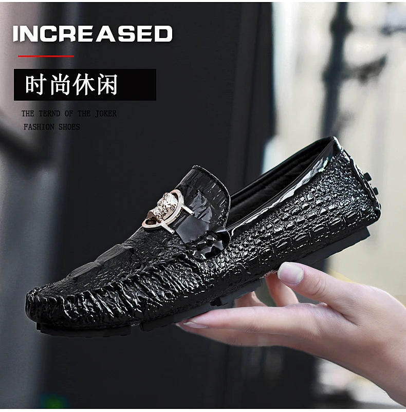 Slip-On Men's Shoes Crocodile Pattern 2025 Spring and Summer Fashion British Trendy Bright Leather Shiny Lazy Casual Beanie Shoes Handmade