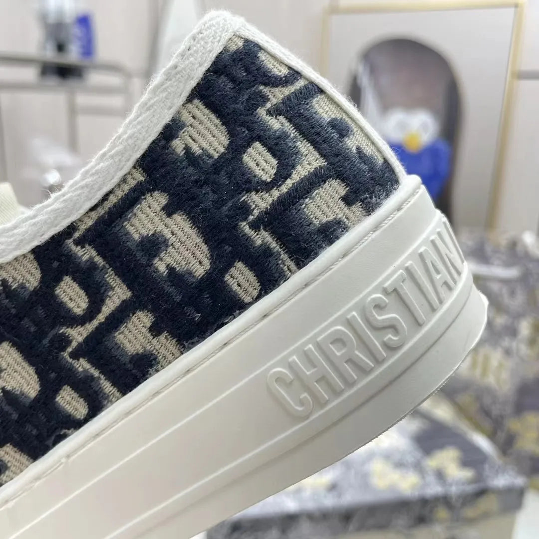 Breathable Embroidered Letter Canvas Shoes Women's Flat Bottom Versatile Heightening Lace-Up Casual Shoes Spring Autumn