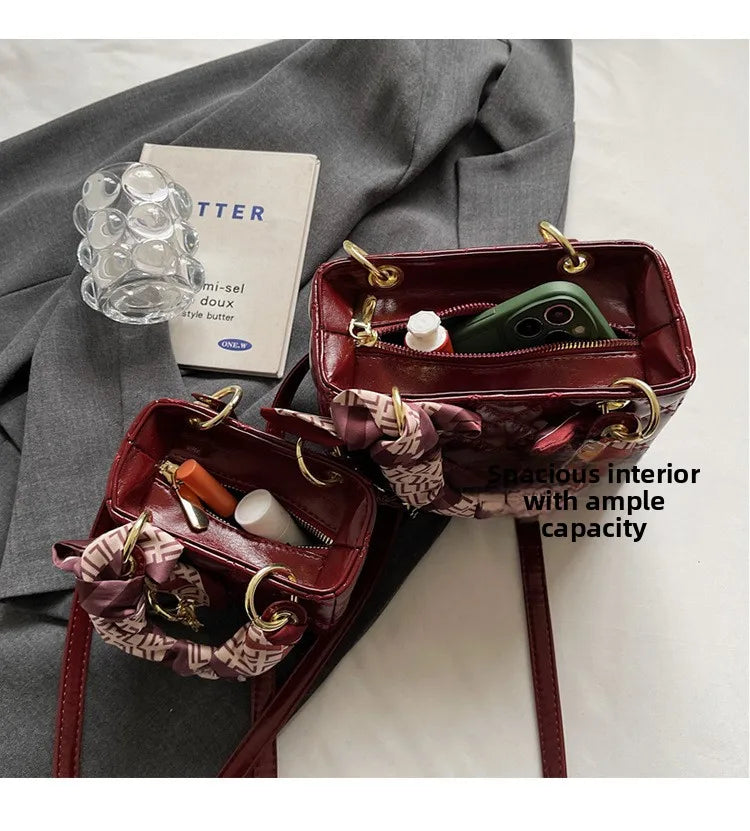 Street Trend Commuter Women's Shoulder Bag Retro Diamond Grid Design Small Tote Casual Handbag Soft PU Material Zipper Closure