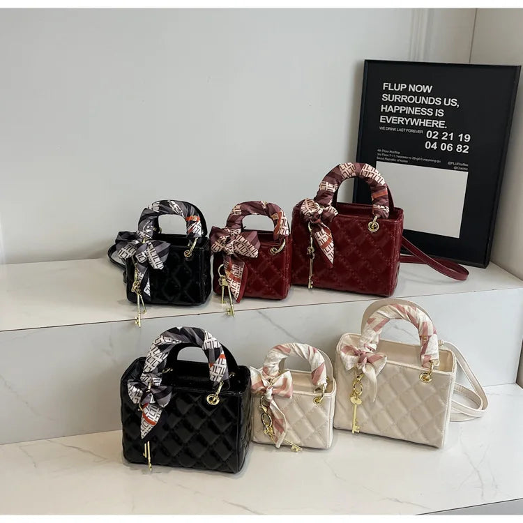 Street Trend Commuter Women's Shoulder Bag Retro Diamond Grid Design Small Tote Casual Handbag Soft PU Material Zipper Closure