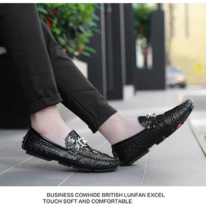 Slip-On Men's Shoes Crocodile Pattern 2025 Spring and Summer Fashion British Trendy Bright Leather Shiny Lazy Casual Beanie Shoes Handmade