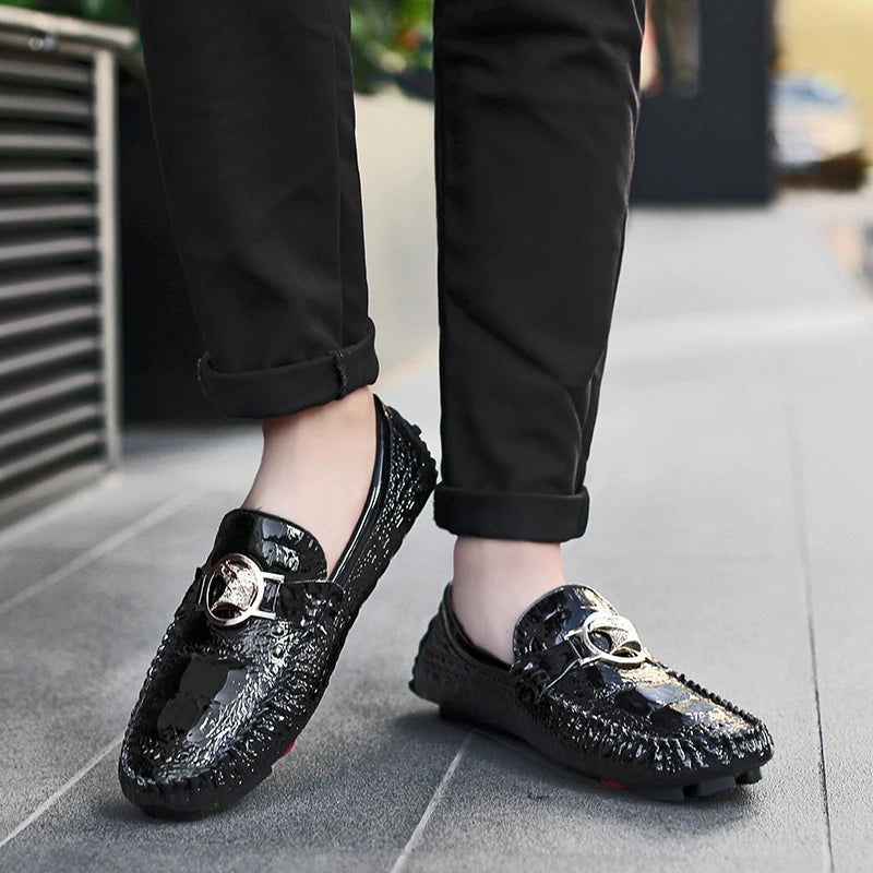 Slip-On Men's Shoes Crocodile Pattern 2025 Spring and Summer Fashion British Trendy Bright Leather Shiny Lazy Casual Beanie Shoes Handmade