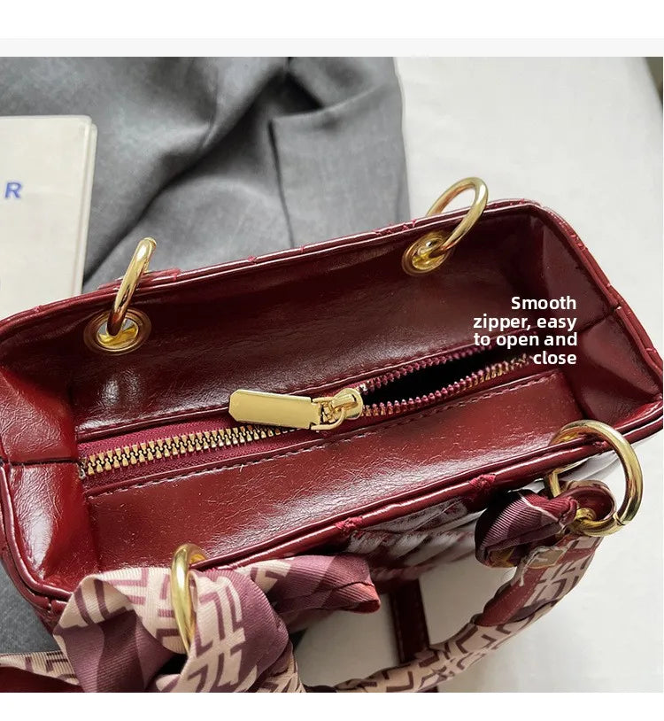 Street Trend Commuter Women's Shoulder Bag Retro Diamond Grid Design Small Tote Casual Handbag Soft PU Material Zipper Closure