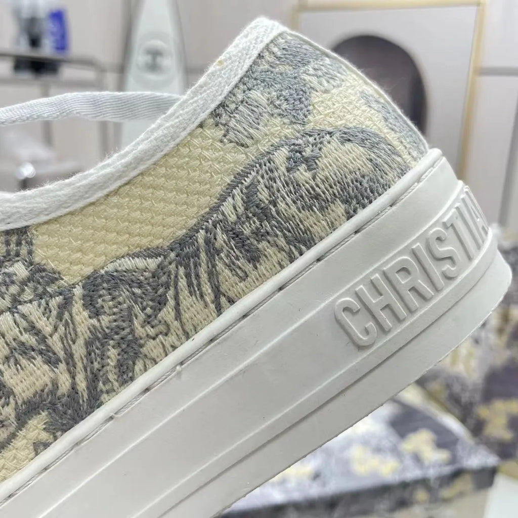 Breathable Embroidered Letter Canvas Shoes Women's Flat Bottom Versatile Heightening Lace-Up Casual Shoes Spring Autumn