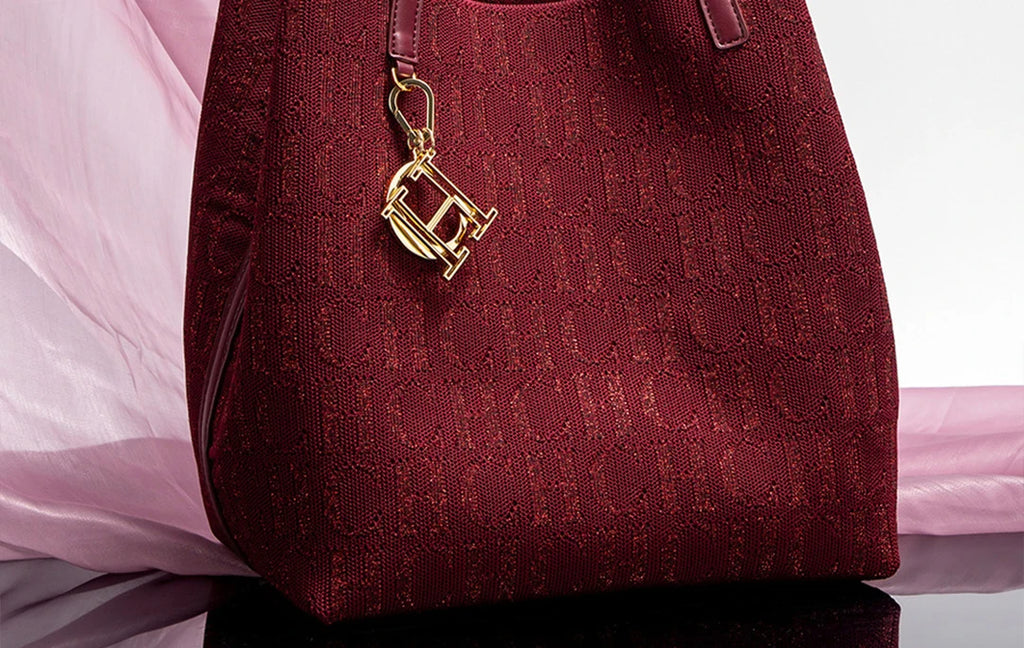 CH Women's Handbag Large Capacity Women's Simple Daily Commute Versatile Solid Color Letter Printed Design Shoulder Bag