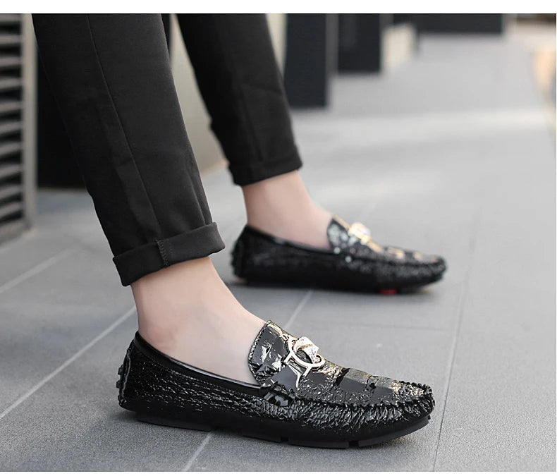 Slip-On Men's Shoes Crocodile Pattern 2025 Spring and Summer Fashion British Trendy Bright Leather Shiny Lazy Casual Beanie Shoes Handmade
