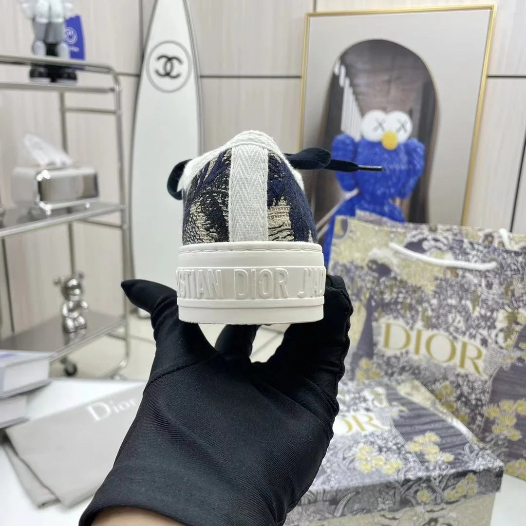 Breathable Embroidered Letter Canvas Shoes Women's Flat Bottom Versatile Heightening Lace-Up Casual Shoes Spring Autumn