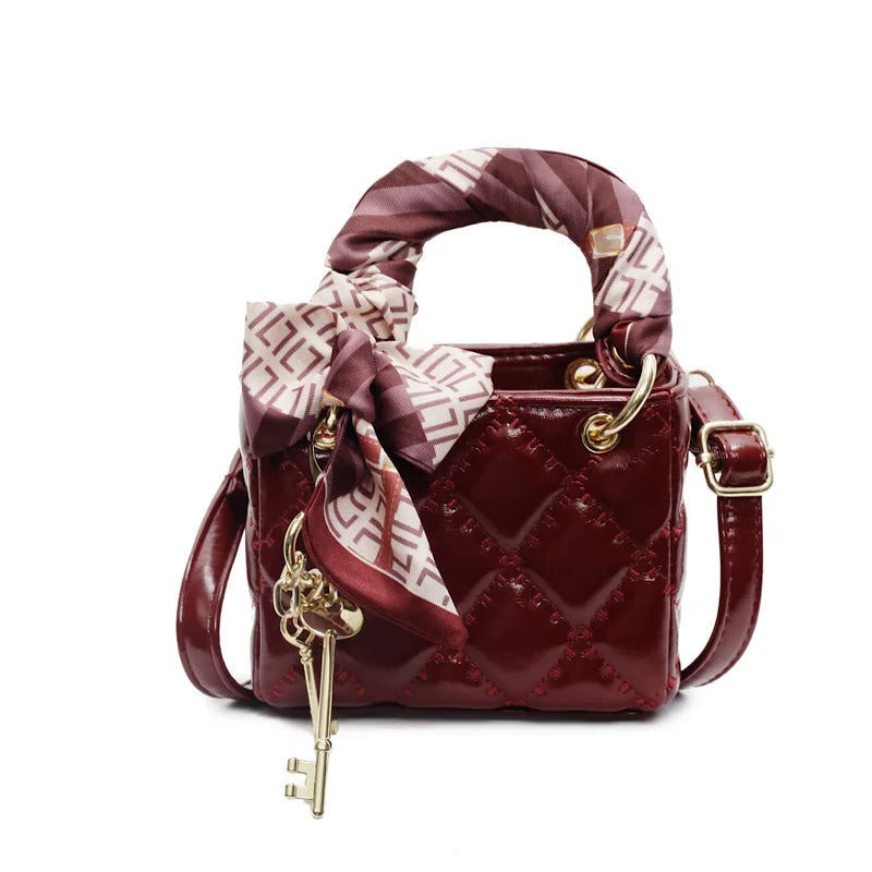 Street Trend Commuter Women's Shoulder Bag Retro Diamond Grid Design Small Tote Casual Handbag Soft PU Material Zipper Closure