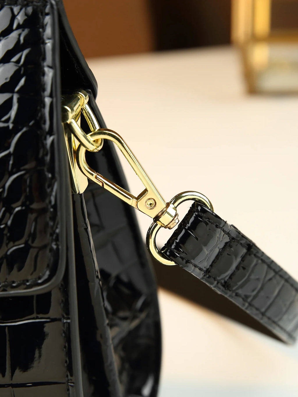 European and American fashion new snake pattern gradual change color matching light luxury high sense portable women's bag