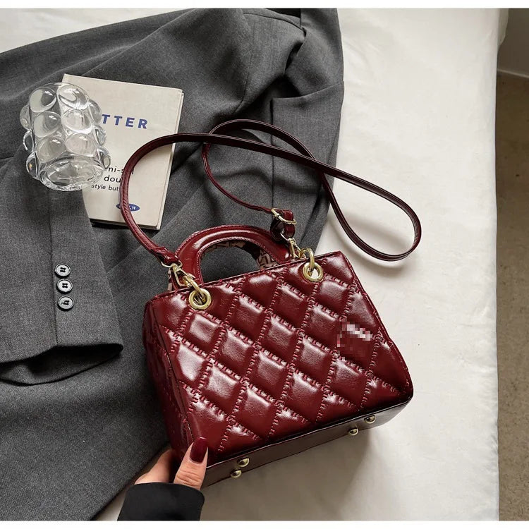 Street Trend Commuter Women's Shoulder Bag Retro Diamond Grid Design Small Tote Casual Handbag Soft PU Material Zipper Closure