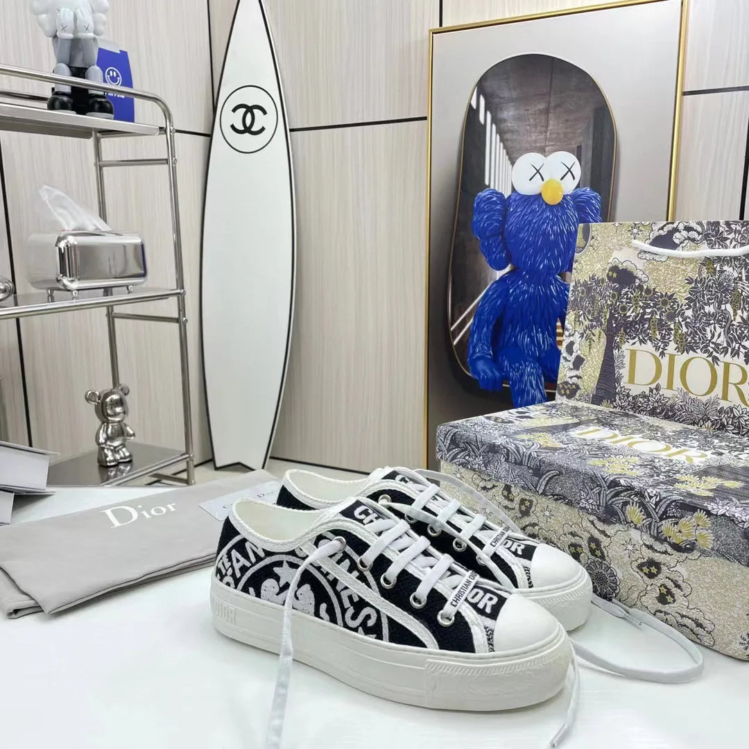 Breathable Embroidered Letter Canvas Shoes Women's Flat Bottom Versatile Heightening Lace-Up Casual Shoes Spring Autumn