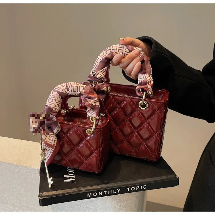 Street Trend Commuter Women's Shoulder Bag Retro Diamond Grid Design Small Tote Casual Handbag Soft PU Material Zipper Closure