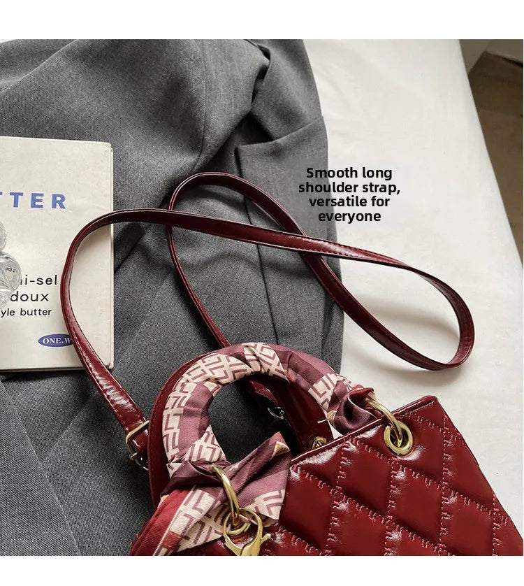 Street Trend Commuter Women's Shoulder Bag Retro Diamond Grid Design Small Tote Casual Handbag Soft PU Material Zipper Closure