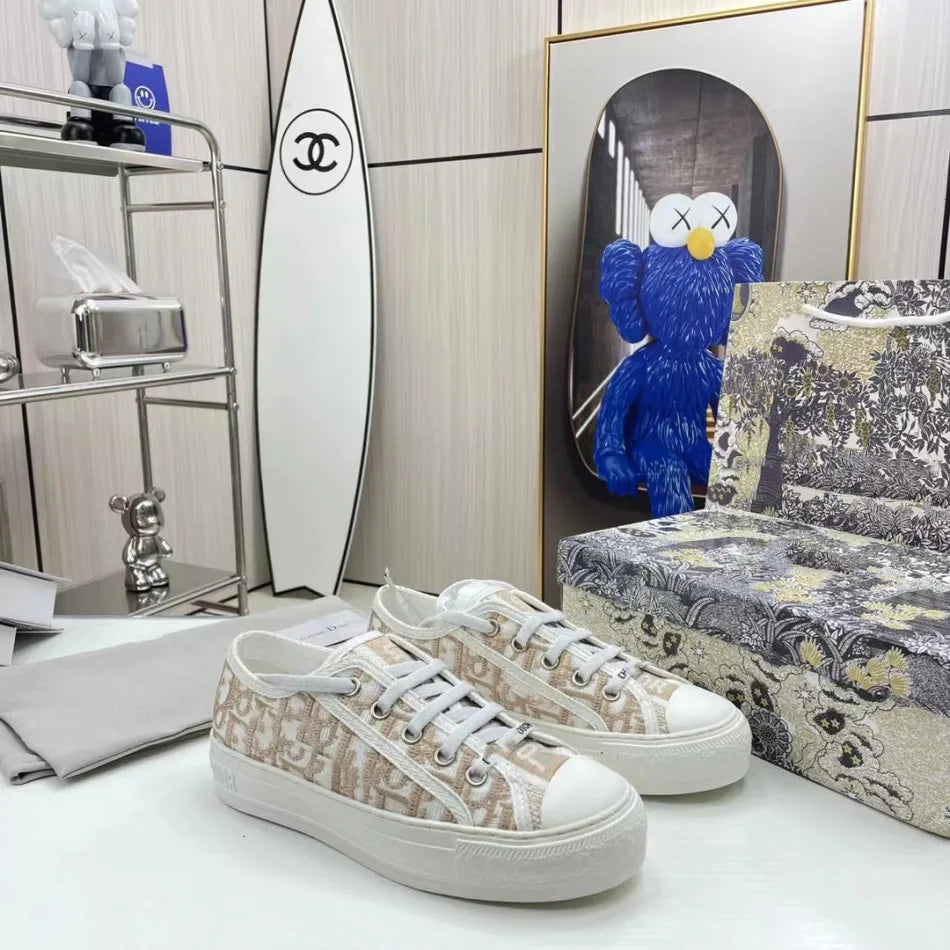 Breathable Embroidered Letter Canvas Shoes Women's Flat Bottom Versatile Heightening Lace-Up Casual Shoes Spring Autumn