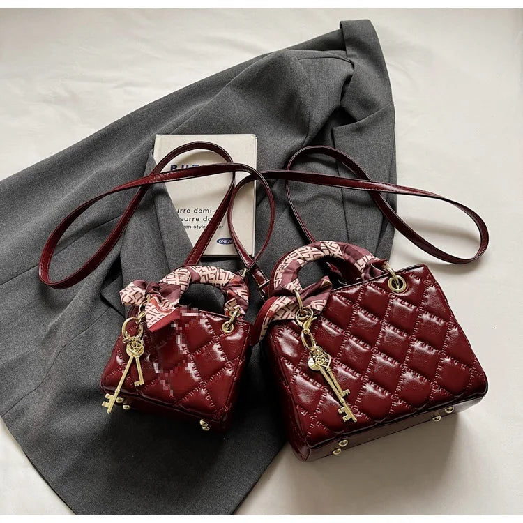 Street Trend Commuter Women's Shoulder Bag Retro Diamond Grid Design Small Tote Casual Handbag Soft PU Material Zipper Closure