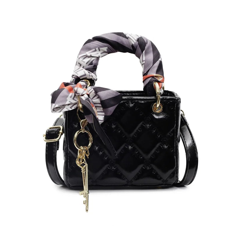 Street Trend Commuter Women's Shoulder Bag Retro Diamond Grid Design Small Tote Casual Handbag Soft PU Material Zipper Closure