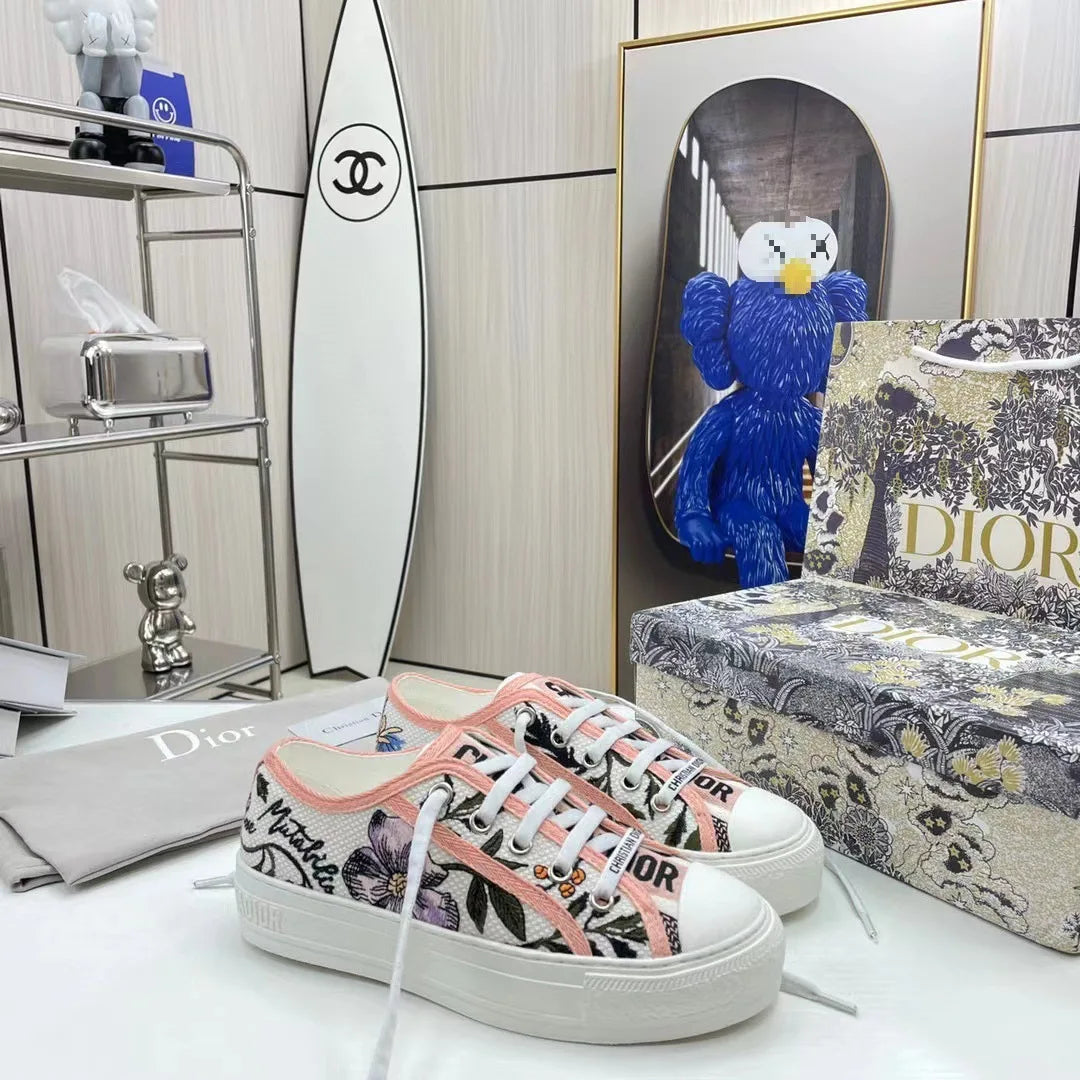 Breathable Embroidered Letter Canvas Shoes Women's Flat Bottom Versatile Heightening Lace-Up Casual Shoes Spring Autumn