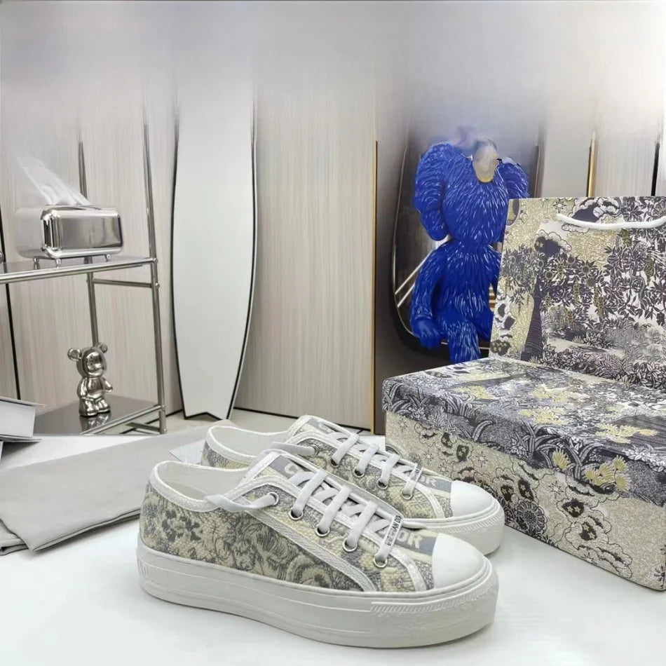 Breathable Embroidered Letter Canvas Shoes Women's Flat Bottom Versatile Heightening Lace-Up Casual Shoes Spring Autumn