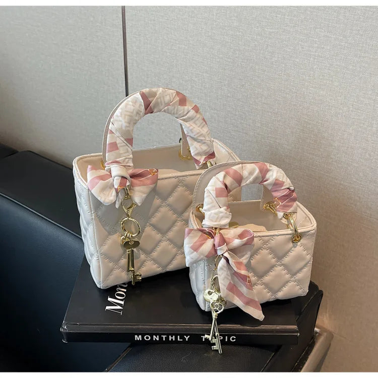 Street Trend Commuter Women's Shoulder Bag Retro Diamond Grid Design Small Tote Casual Handbag Soft PU Material Zipper Closure