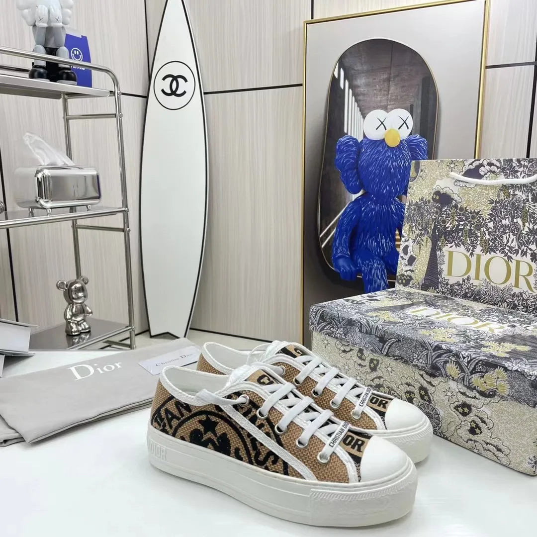 Breathable Embroidered Letter Canvas Shoes Women's Flat Bottom Versatile Heightening Lace-Up Casual Shoes Spring Autumn