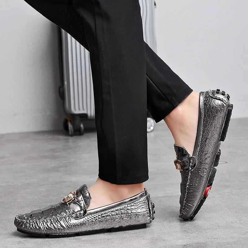 Slip-On Men's Shoes Crocodile Pattern 2025 Spring and Summer Fashion British Trendy Bright Leather Shiny Lazy Casual Beanie Shoes Handmade